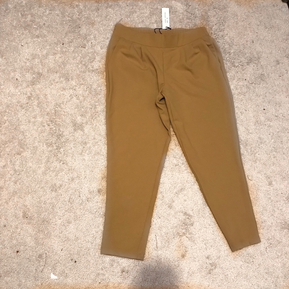 DRESS PANTS CAPRI